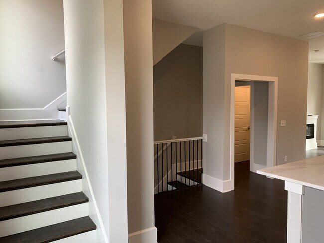 Foto del edificio - BEAUTIFUL TOWNHOMES IN MIDTOWN