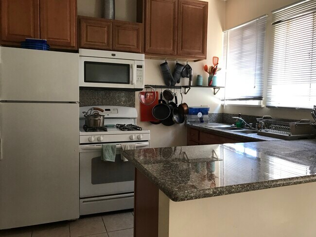Foto del edificio - 1030 S Cochran Ave