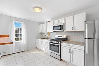 Building Photo - 221 Angelique St