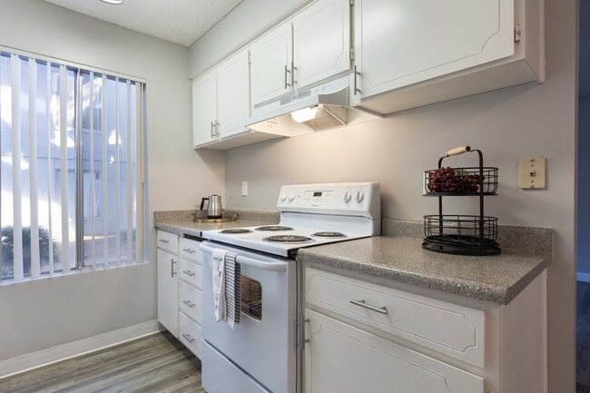 Building Photo - Riverglen by the River