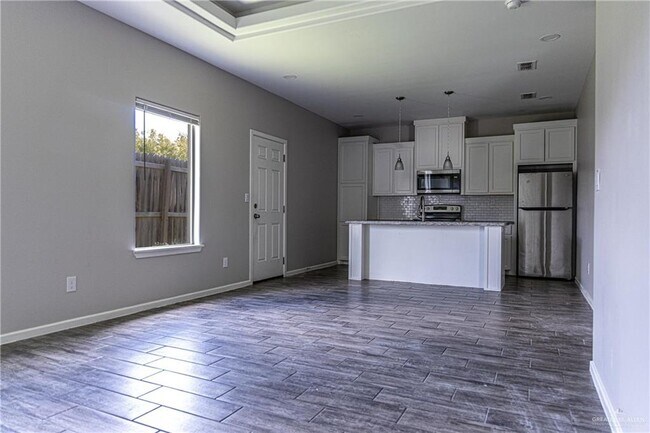 Foto del edificio - 5808 Sandpiper Ave