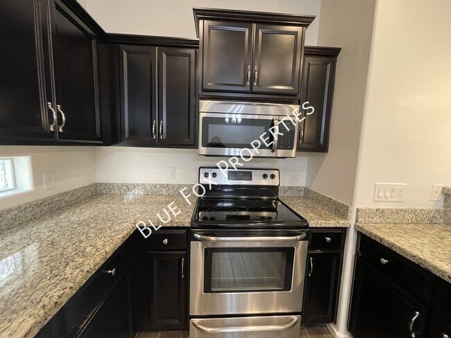 Foto del edificio - 8721 N Black Pine Dr