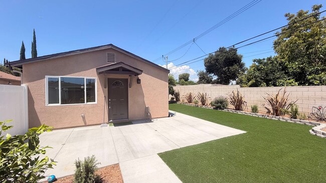 Building Photo - Brand-New 2 Bed, 1 Bath in Pomona