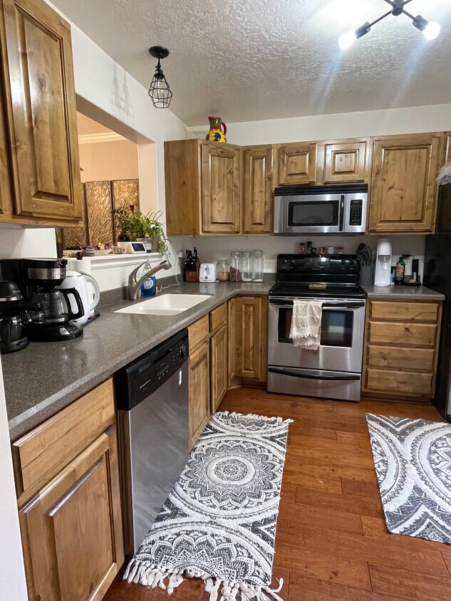Foto principal - 177 Geneva Dr