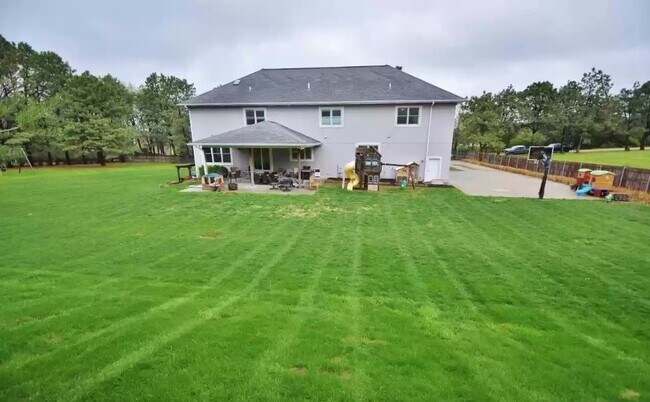 Building Photo - 6833 Shamrock Rd