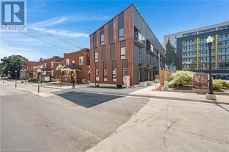 Building Photo - 15 Cedar St N