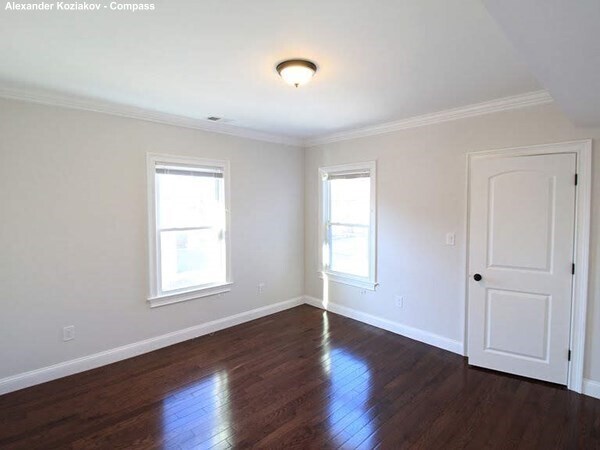 Building Photo - 28 Holton St