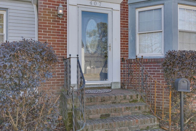 Building Photo - 407 Russell St