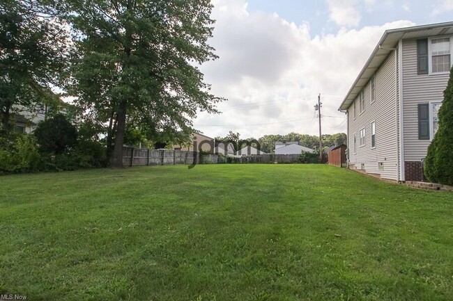 Building Photo - 3027 Brookdale Ave