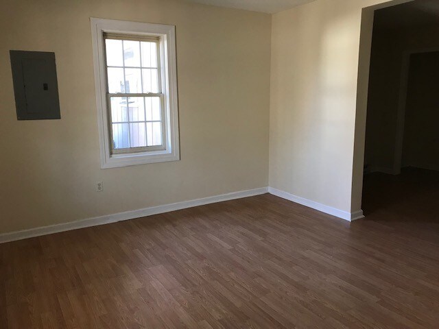 Building Photo - 409 Morton St