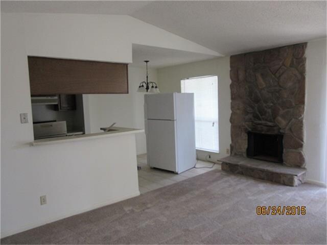 Building Photo - 17331 Red Oak Dr