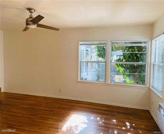 Building Photo - 2 br, 1 bath Triplex - 14307 Burbank Blvd