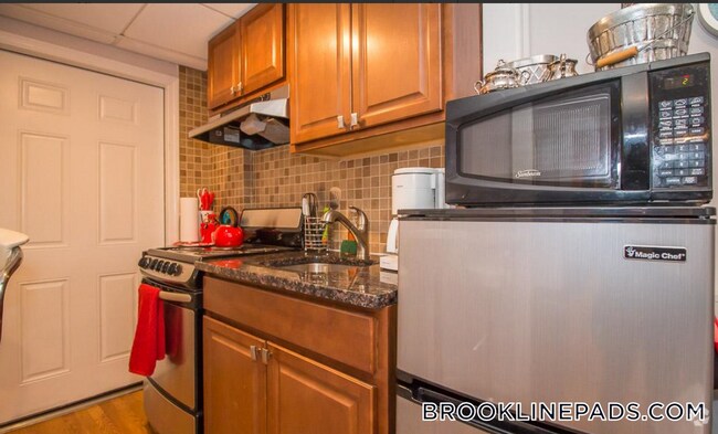 Building Photo - 1029 Beacon St