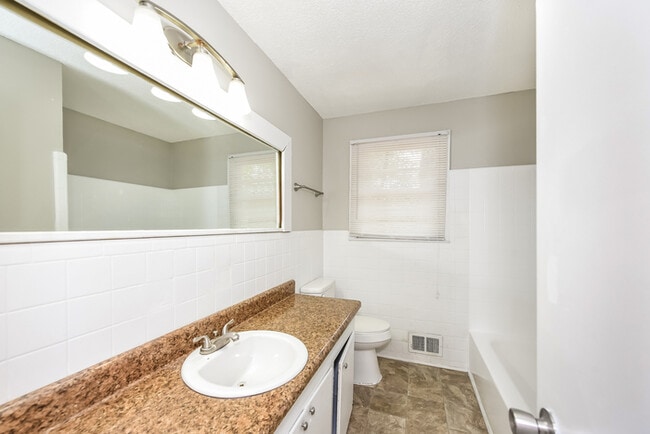 Building Photo - 3 Bedroom Brick Home