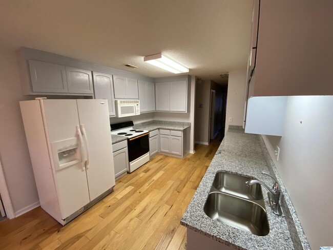Building Photo - 2414 Quail Ridge Ln SW