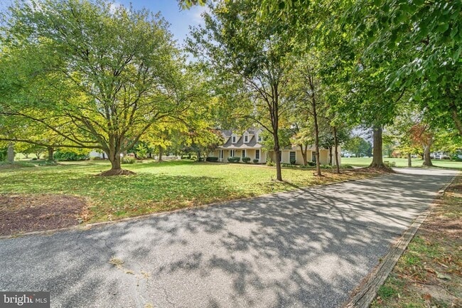 Foto del edificio - 2906 Cox Neck Rd E
