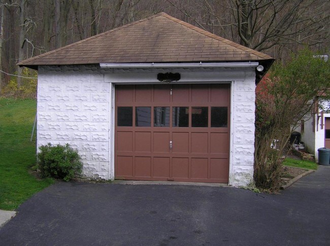 Building Photo - 1390 Solomon St