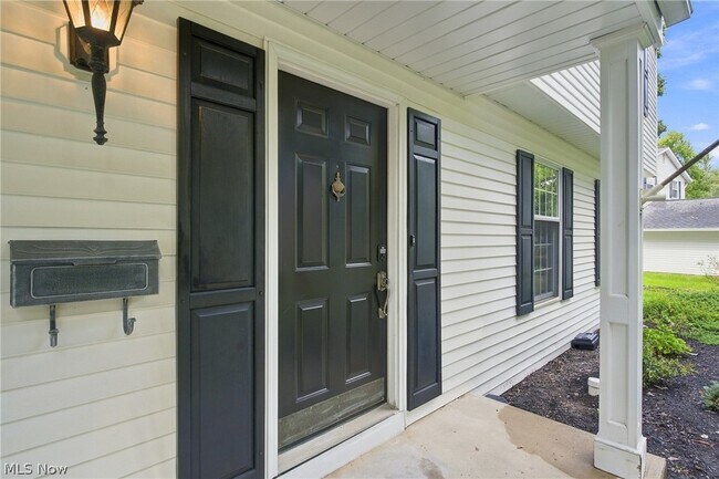 Foto del edificio - 6832 Green Ridge Ave