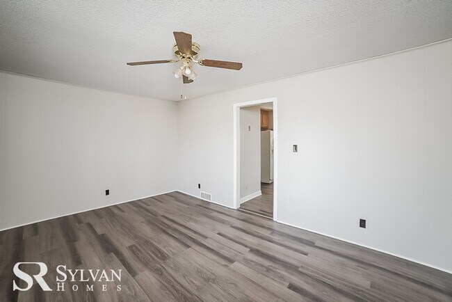 Building Photo - This house is a must-see! Sweet 3BR, 2BA b...