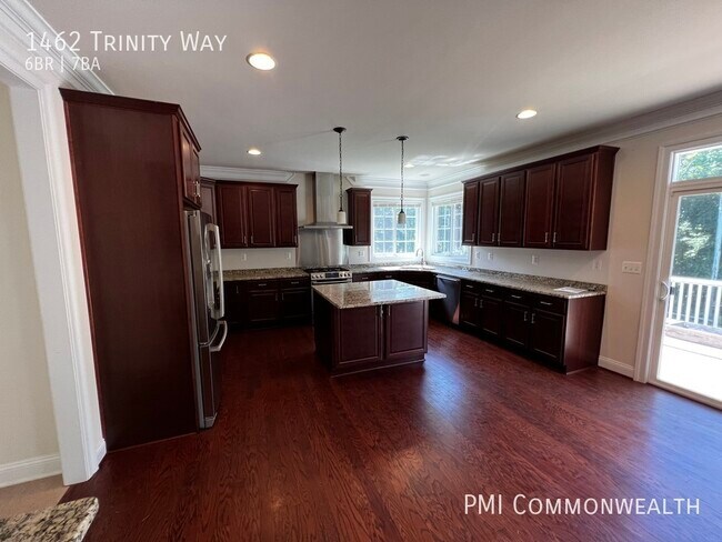 Foto del edificio - 6 Bed / 7 Bath Single Family (Available Now)
