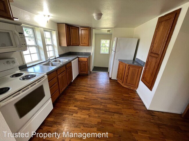 Building Photo - 2 br, 1 bath House - 439 North Manion Street