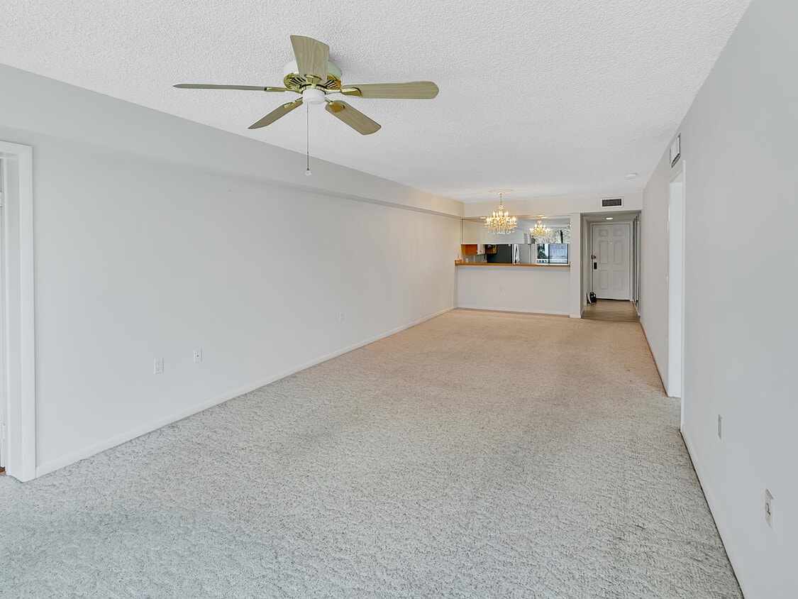 Foto principal - 2601 Village Blvd