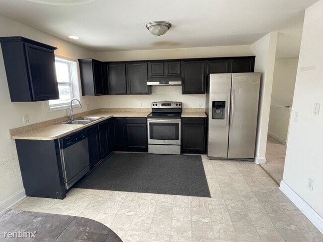 Building Photo - 4 br, 2 bath House - 831 Chestnut St