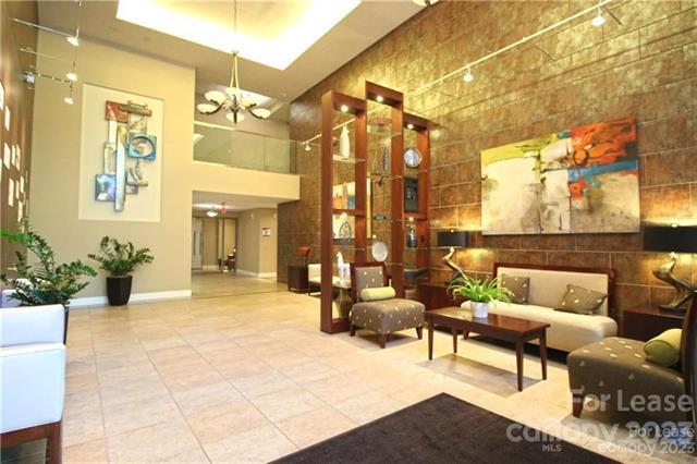 Building Photo - 701 Royal Ct