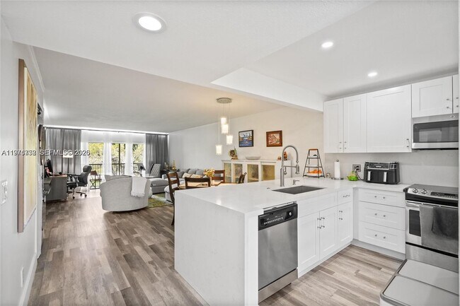 Foto del edificio - 380 Racquet Club Rd