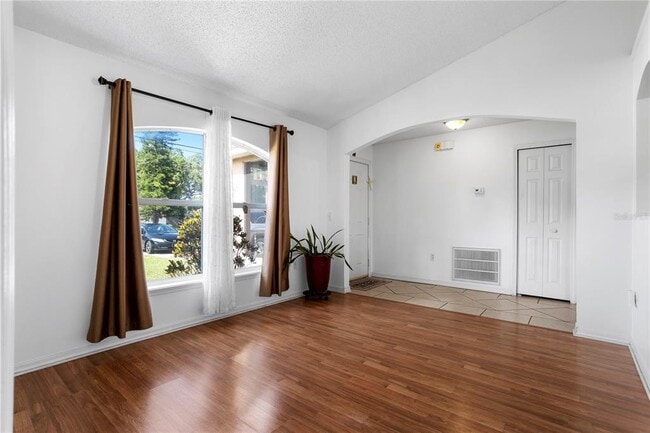 Foto del edificio - 144 Fort Smith Blvd