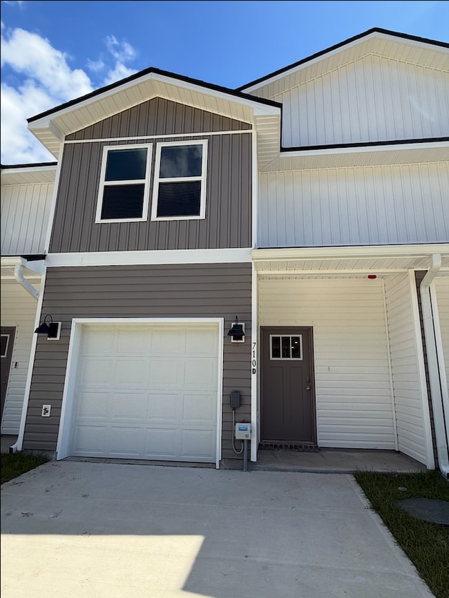 Building Photo - 710-E Giese Ln