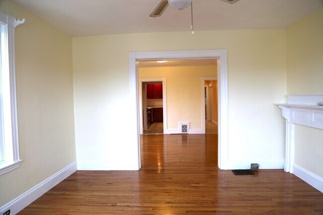 Building Photo - 114 Paul Revere Rd