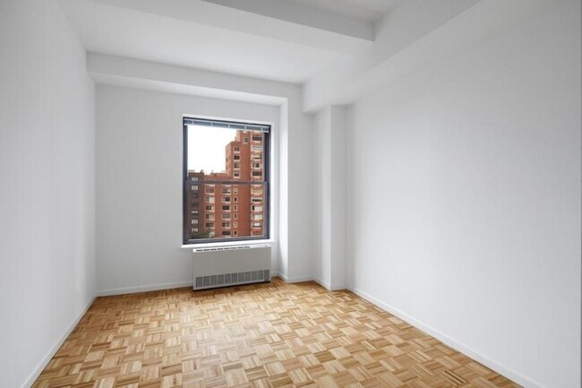 Building Photo - 4 bedroom in New York NY 10006