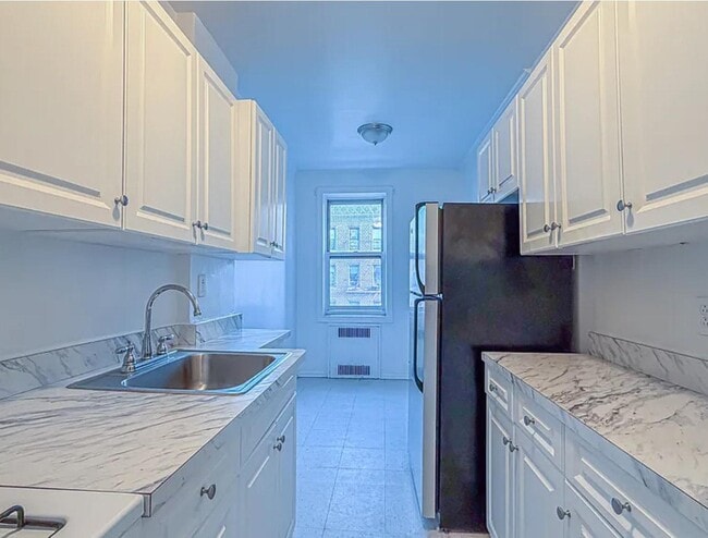 Foto del edificio - 6300 Riverdale Ave