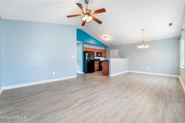 Foto del edificio - 121 Woodbury Farm Dr