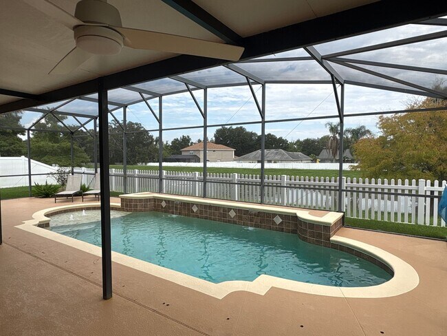 Foto del edificio - 353 Lake Amberleigh Dr