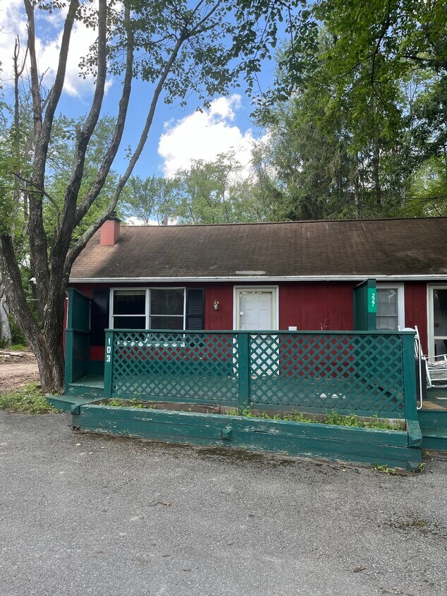 Primary Photo - Chestnut Grove Village 17, 18, 19