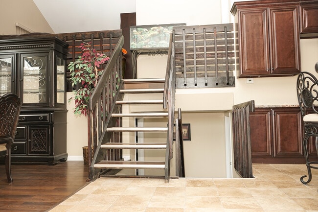 Building Photo - 996 S Zeno Way