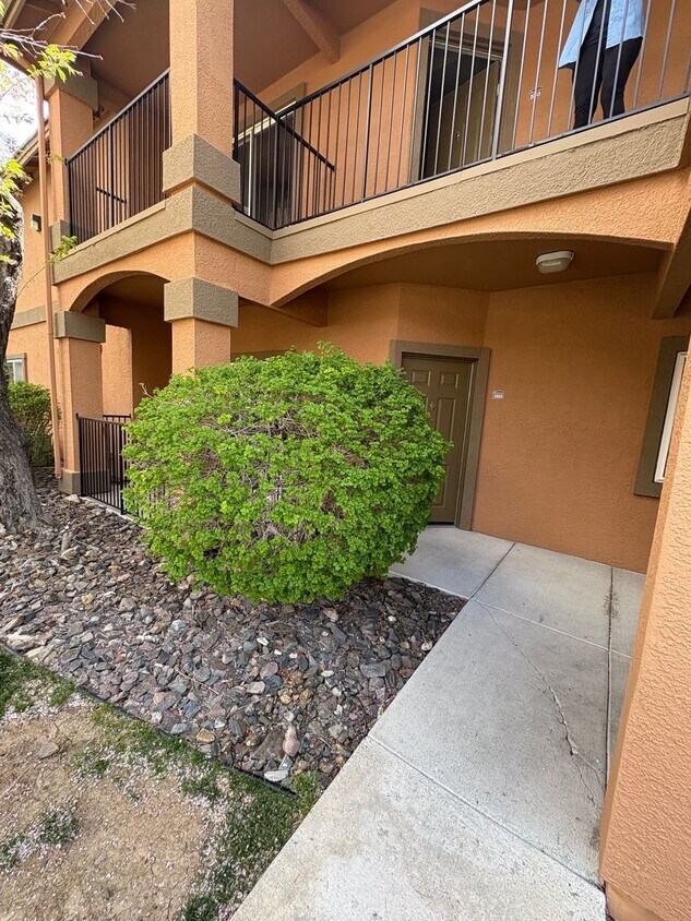 Foto principal - 2 Bedroom 2 Bath Condo