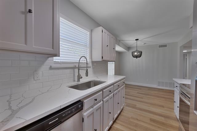 Foto del edificio - 5002 French Wood Dr