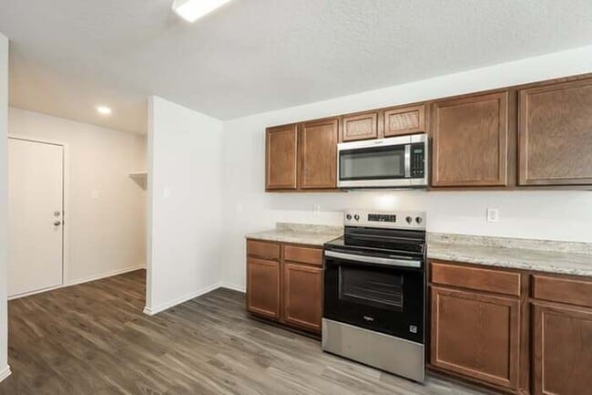 Building Photo - 2718 Majestic Dr