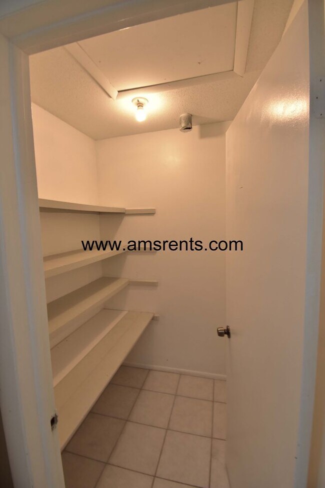 Building Photo - Esplanade Way-202