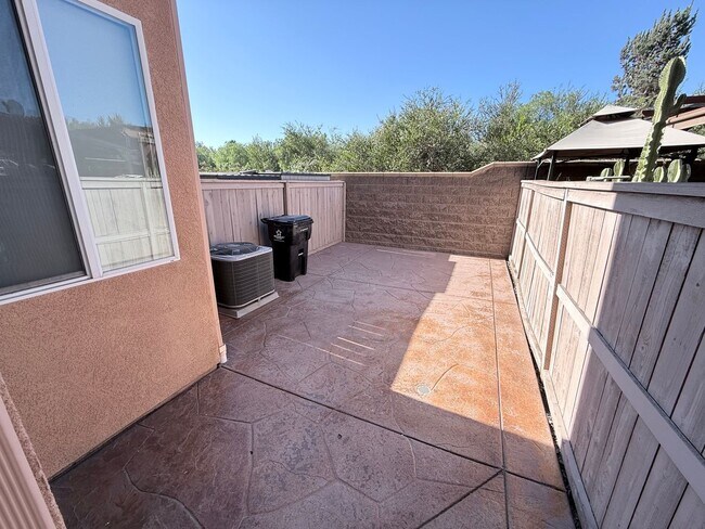 Foto del edificio - Private 1 Bed / 1 Bath Upstairs Retreat in Desirable Otay Ranch – Private Entry & Yard!