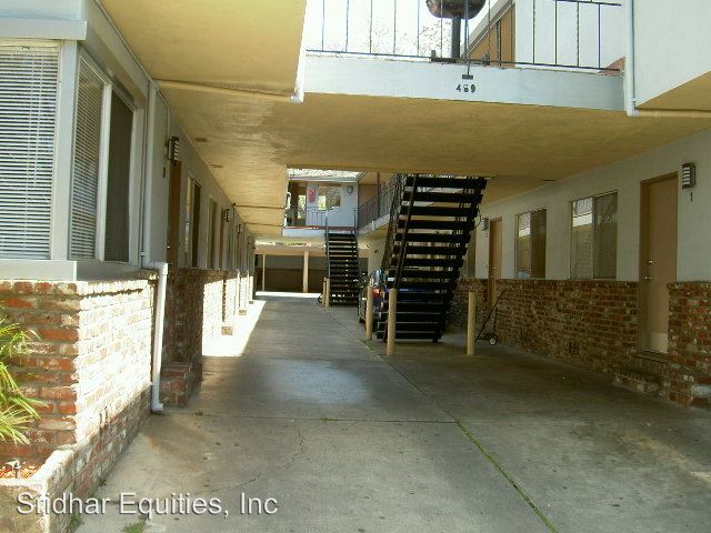 Building Photo - 460 S 10th St