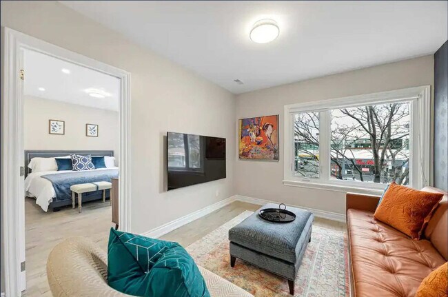 Photo du bâtiment - 557 St Clair Ave W