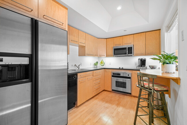 Building Photo - 150 Bradley Pl