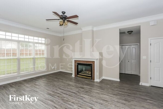 Foto del edificio - 6127 Goldenfield Dr