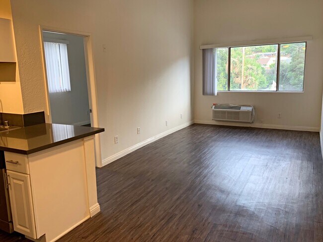 Building Photo - 4124 N Eagle Rock Blvd