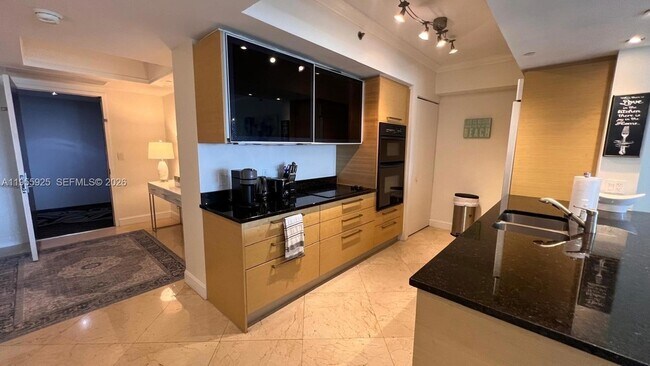 Building Photo - 1830 S Ocean Dr