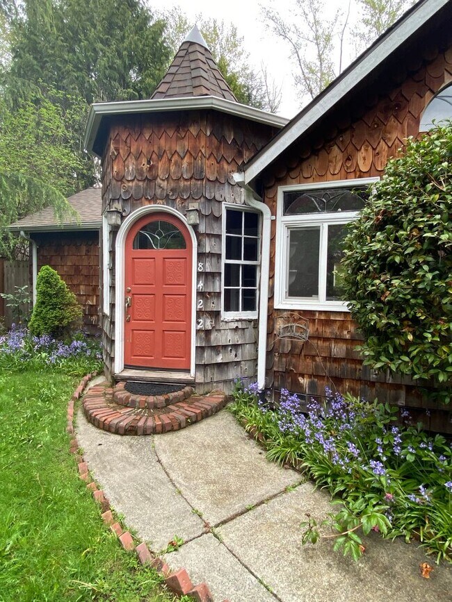 Building Photo - 2Bd/2Ba Kirkland House